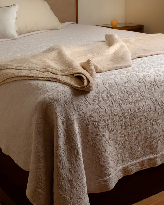 RoyalRest: Lux Chenille Matelassé Cotton Coverlet