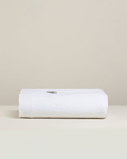 Victoria: Classic Matelassé Cotton Coverlet