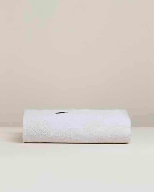 Victoria: Classic Matelassé Cotton Coverlet