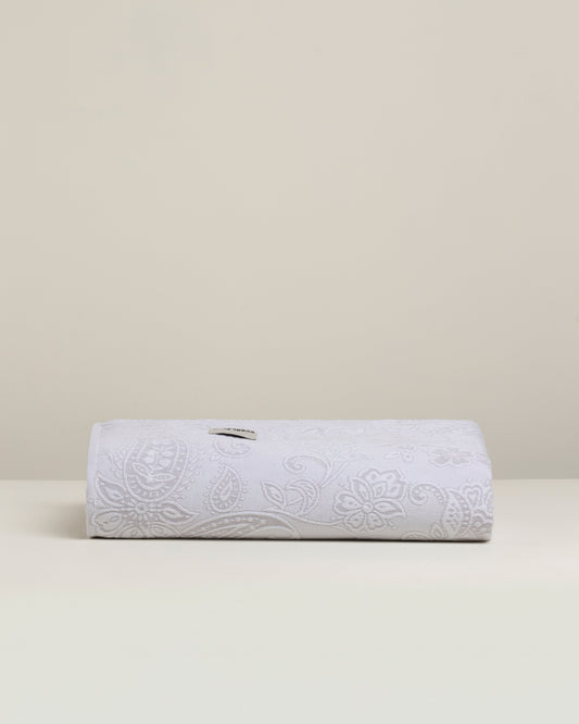 Victoria: Classic Matelassé Cotton Coverlet