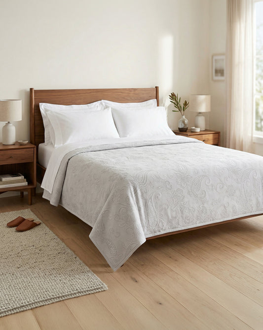 Victoria: Classic Matelassé Cotton Coverlet