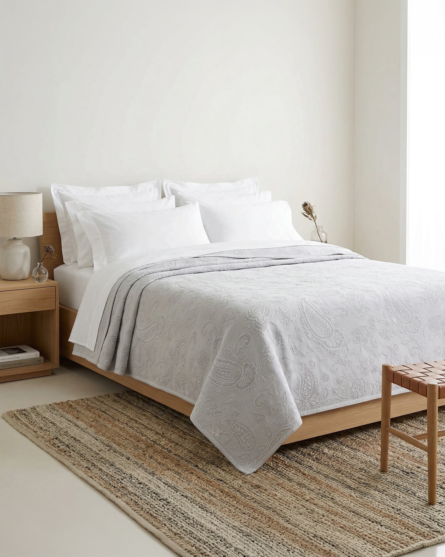 Victoria: Classic Matelassé Cotton Coverlet